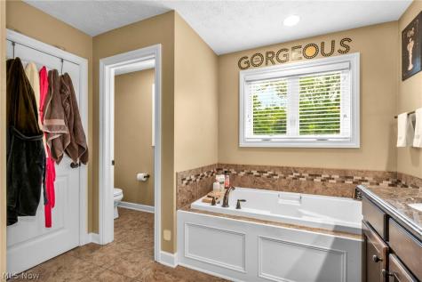 8006 Dovegate Circle Mentor OH 44060