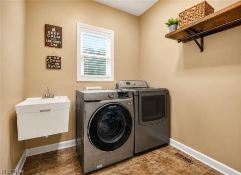 8006 Dovegate Circle Mentor OH 44060