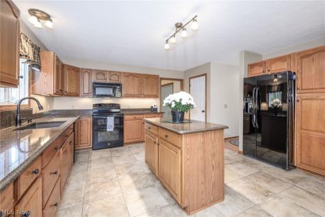 425 Middlestone Way Cuyahoga Falls OH 44223