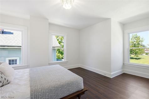 1348 Saint Charles Avenue Lakewood OH 44107