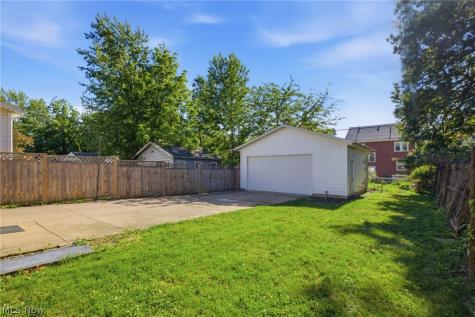 1348 Saint Charles Avenue Lakewood OH 44107