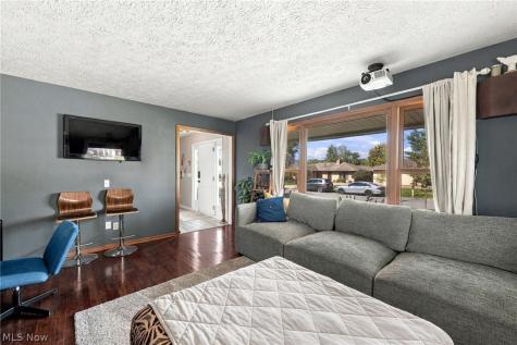 1205 Surfside Circle Aurora OH 44202