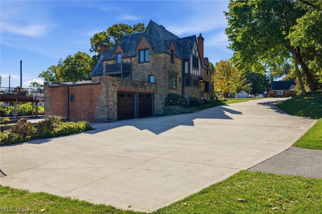 826 E Schaaf Road Brooklyn Heights OH 44131