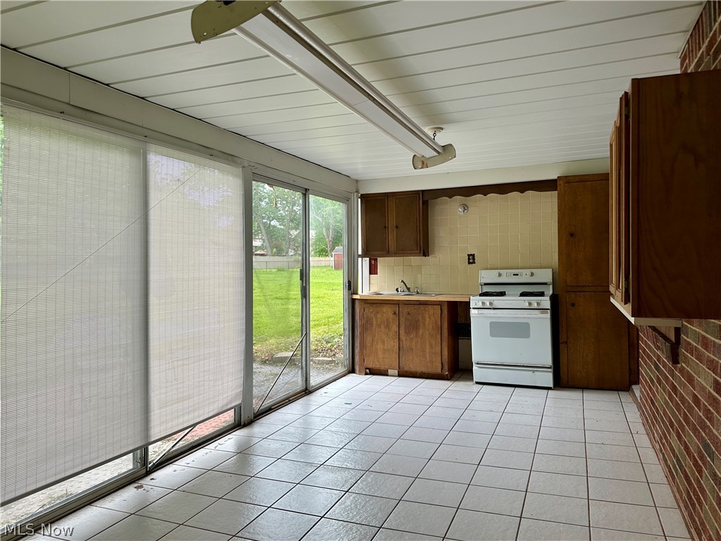 5004 Dunsmore Avenue Ashtabula OH 44004