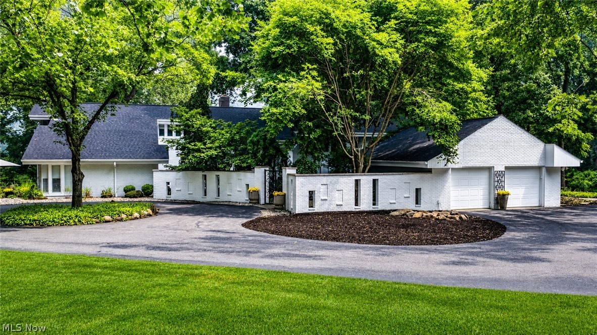 3305 Roundwood Road Hunting Valley OH 44022