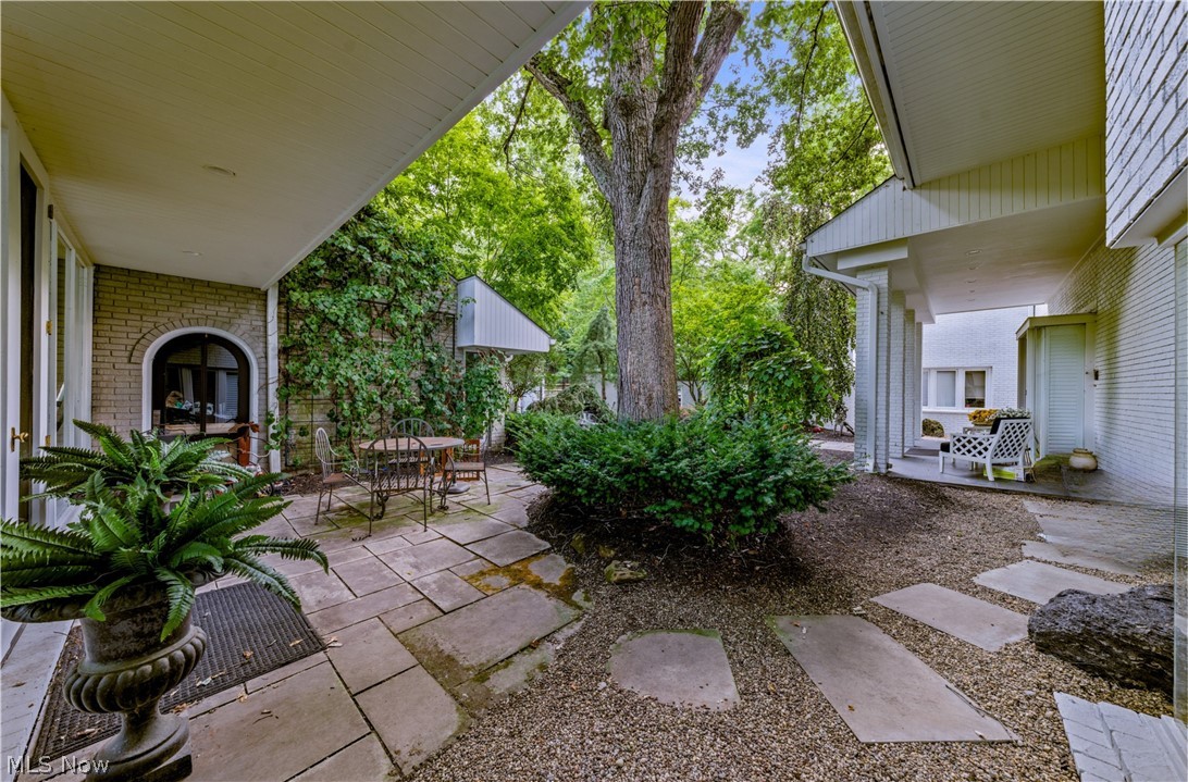3305 Roundwood Road Hunting Valley OH 44022