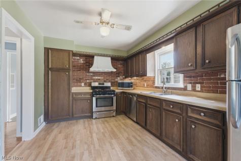 1031 3rd Street NE Massillon OH 44646