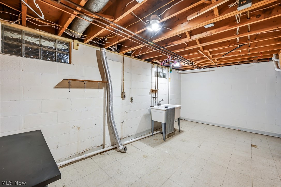 382 Ridgefield Avenue Youngstown OH 44512