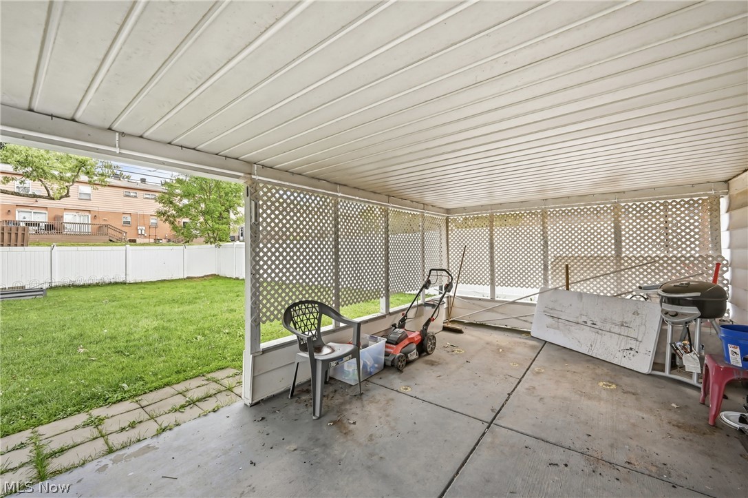382 Ridgefield Avenue Youngstown OH 44512