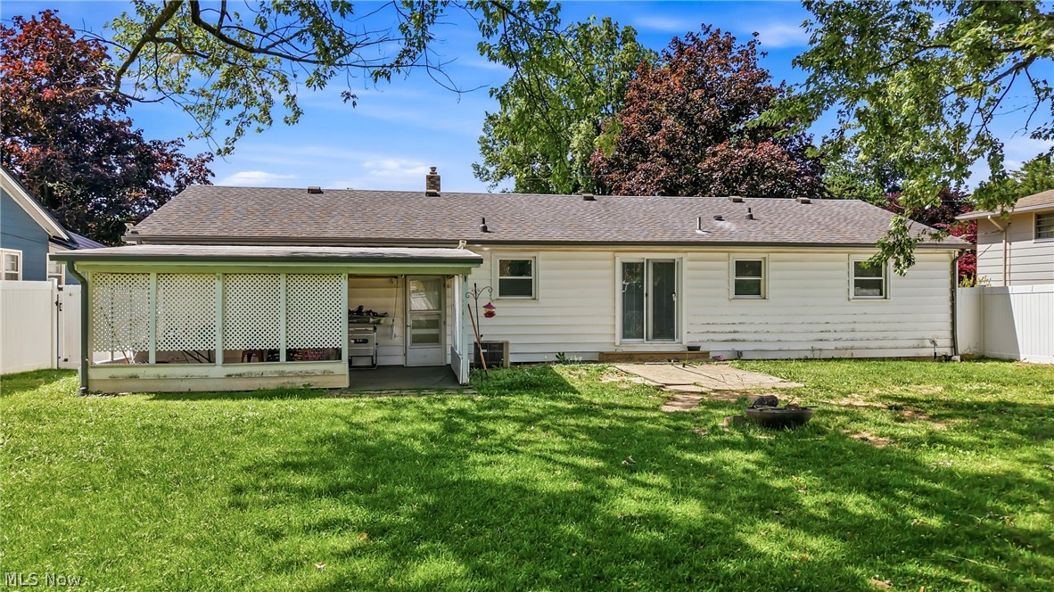 382 Ridgefield Avenue Youngstown OH 44512