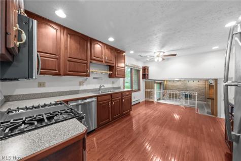 16385 Glendale Avenue Strongsville OH 44136