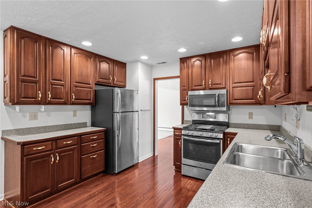 16385 Glendale Avenue Strongsville OH 44136