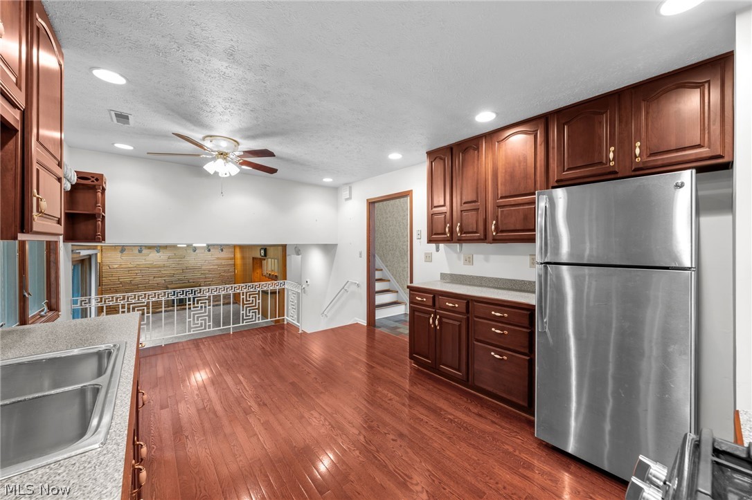 16385 Glendale Avenue Strongsville OH 44136