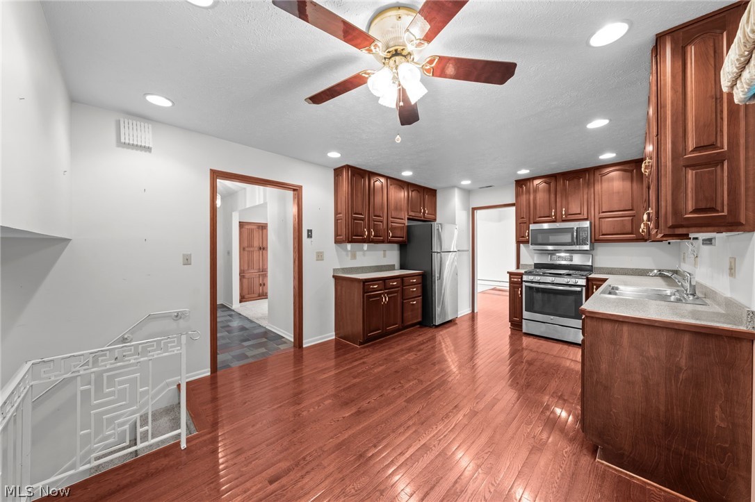 16385 Glendale Avenue Strongsville OH 44136