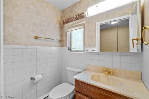 16385 Glendale Avenue Strongsville OH 44136