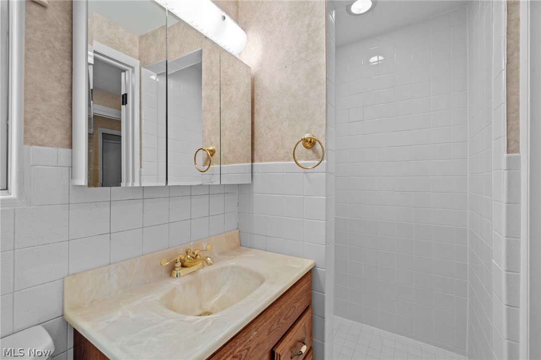 16385 Glendale Avenue Strongsville OH 44136