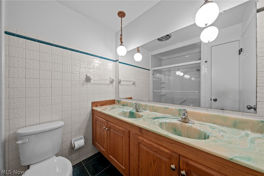 16385 Glendale Avenue Strongsville OH 44136