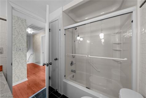 16385 Glendale Avenue Strongsville OH 44136