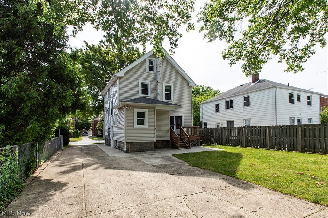 2300 Lakeview Avenue Rocky River OH 44116