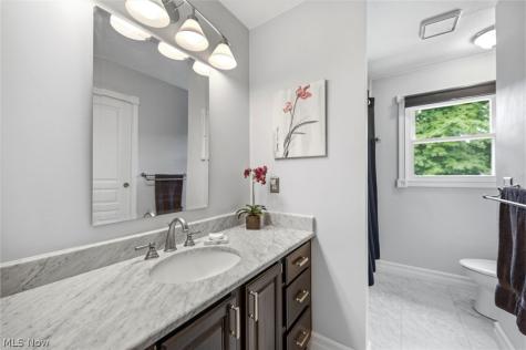 9585 Brayes Manor Drive Mentor OH 44060