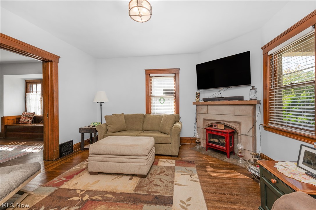 1465 Lakewood Avenue Lakewood OH 44107