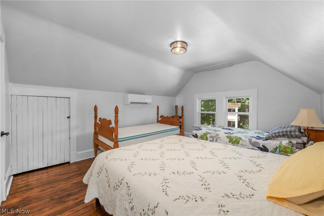 1465 Lakewood Avenue Lakewood OH 44107