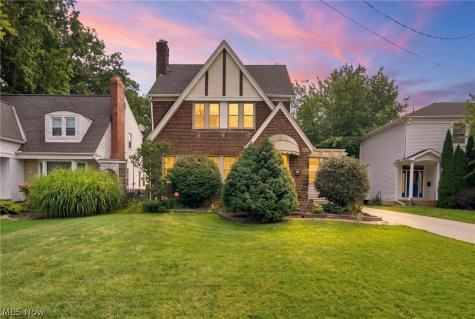 895 Richmond Road Lyndhurst OH 44124