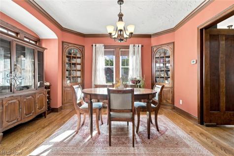 895 Richmond Road Lyndhurst OH 44124