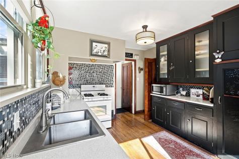 895 Richmond Road Lyndhurst OH 44124
