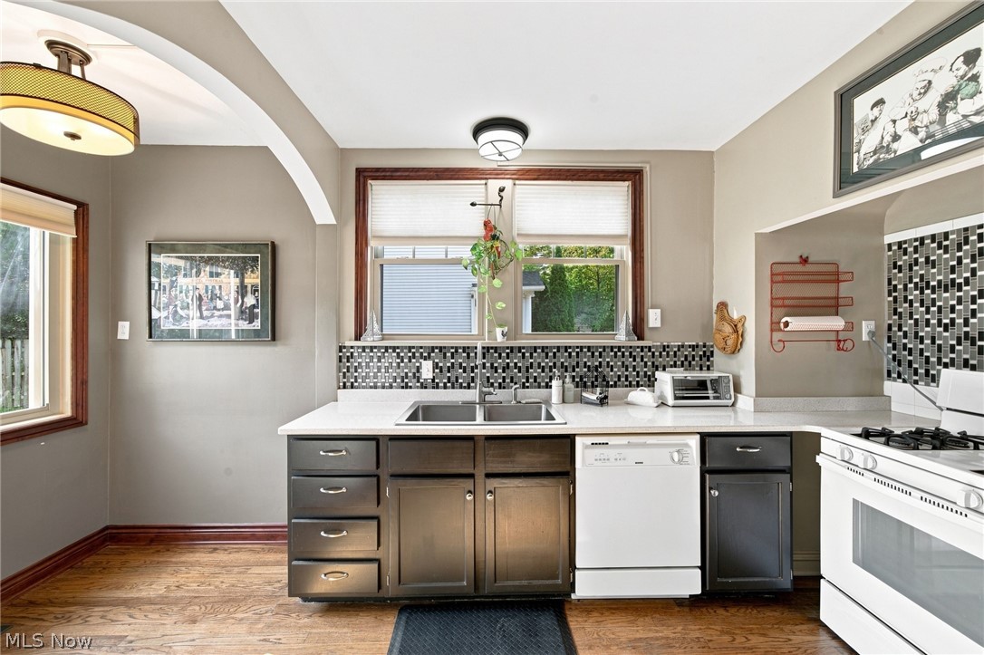 895 Richmond Road Lyndhurst OH 44124