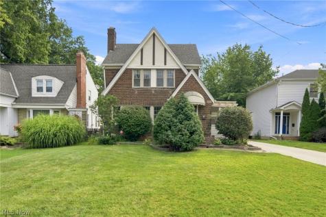 895 Richmond Road Lyndhurst OH 44124
