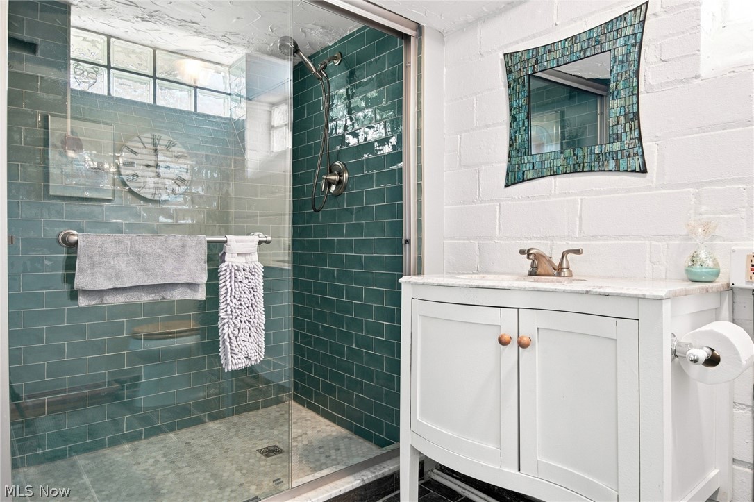 895 Richmond Road Lyndhurst OH 44124