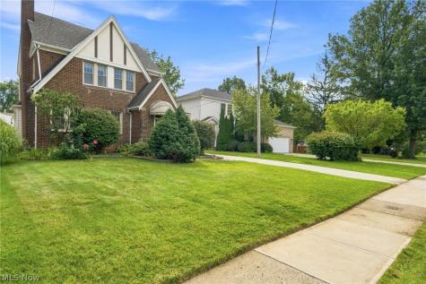 895 Richmond Road Lyndhurst OH 44124
