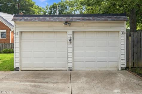 895 Richmond Road Lyndhurst OH 44124