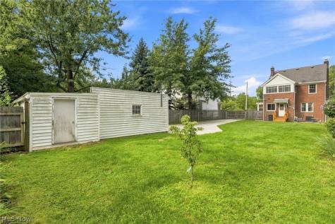 895 Richmond Road Lyndhurst OH 44124