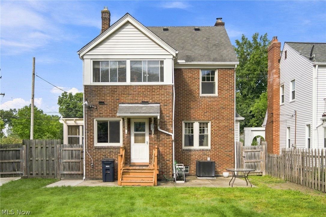 895 Richmond Road Lyndhurst OH 44124