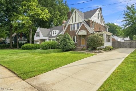 895 Richmond Road Lyndhurst OH 44124