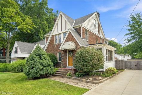 895 Richmond Road Lyndhurst OH 44124
