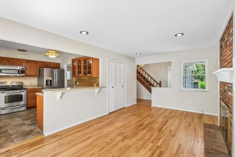 29609 Wellington Drive North Olmsted OH 44070