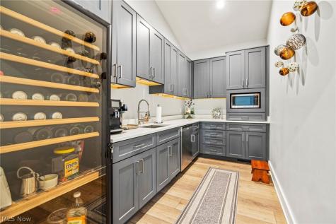 631 Rocky Hollow Drive Akron OH 44313