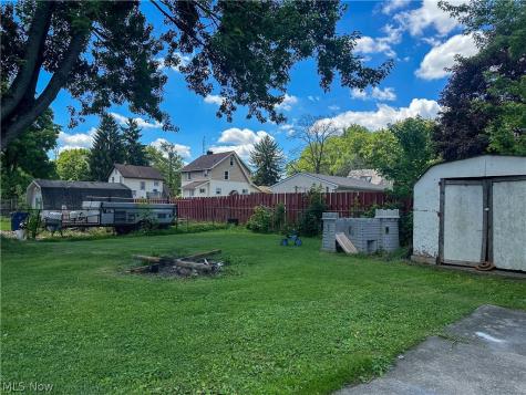 554 Stanton Avenue Niles OH 44446