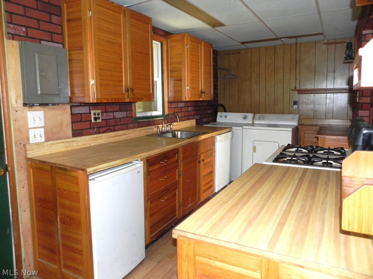 234 S Point Drive Avon Lake OH 44012