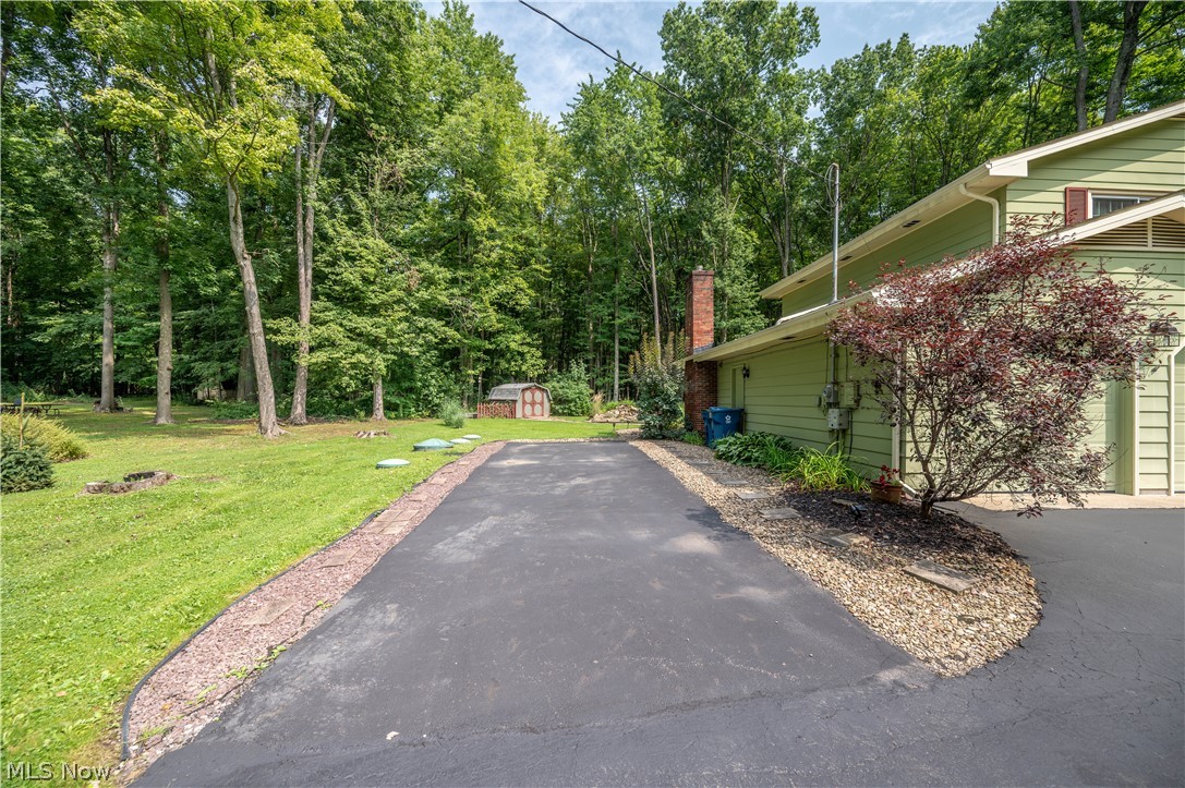 1238 Willowood Hubbard OH 44425