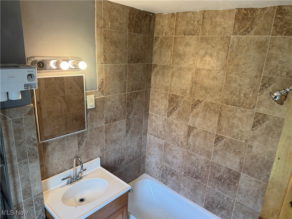 919 E 17th Street Ashtabula OH 44004