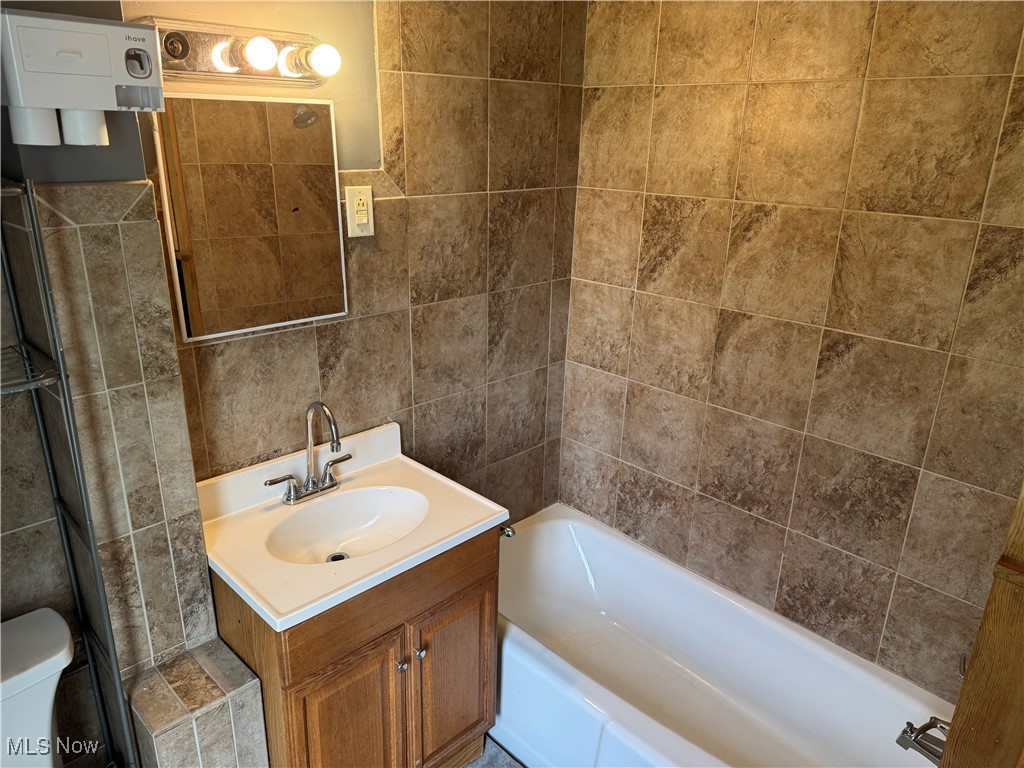 919 E 17th Street Ashtabula OH 44004