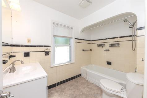 4218 Bushnell Road University Heights OH 44118
