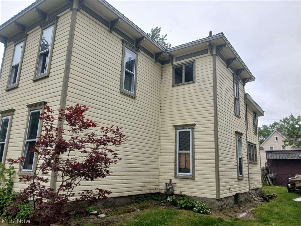 247 Whitney Street Conneaut OH 44030