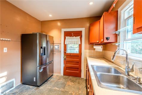 2177 Warren Road Lakewood OH 44107