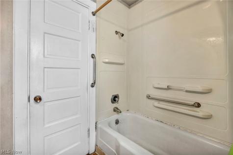 13313 Sprecher Avenue Cleveland OH 44135