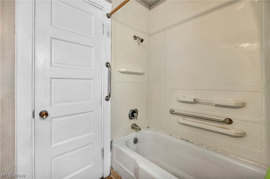 13313 Sprecher Avenue Cleveland OH 44135